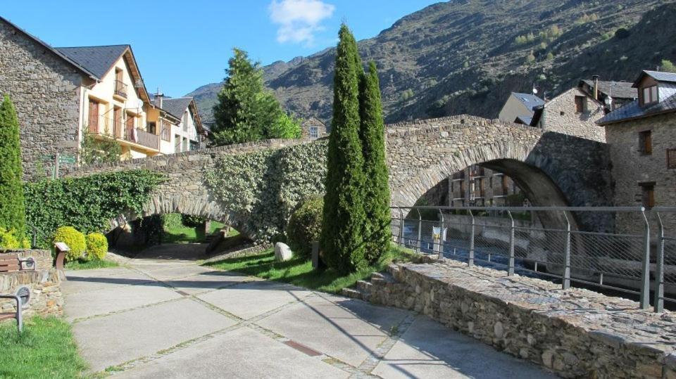 Pensio La Creu Hotel Esterri D'Aneu Exterior photo